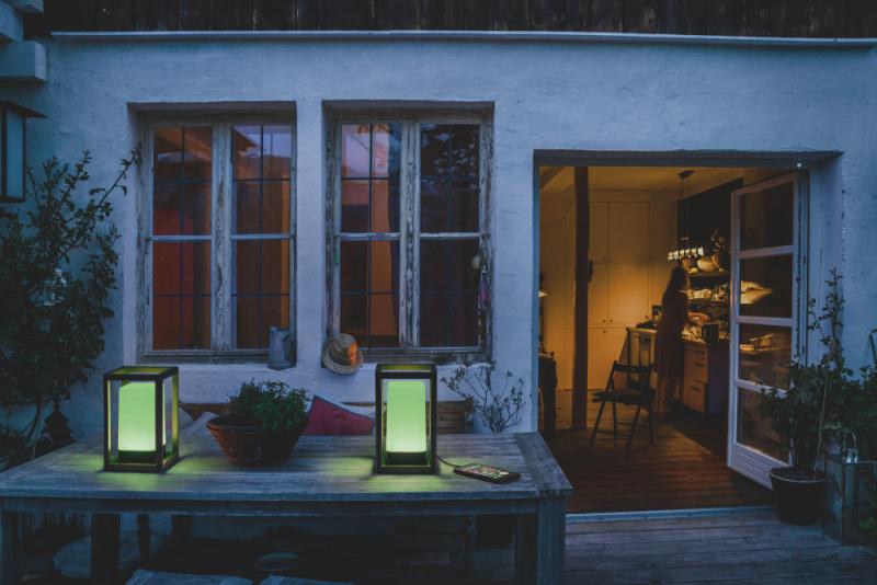 OSRAM SMART+ WiFi Outdoor Akku Tischleuchte mit integrierter Powerbank USB RGBW Farbwechsel IP44